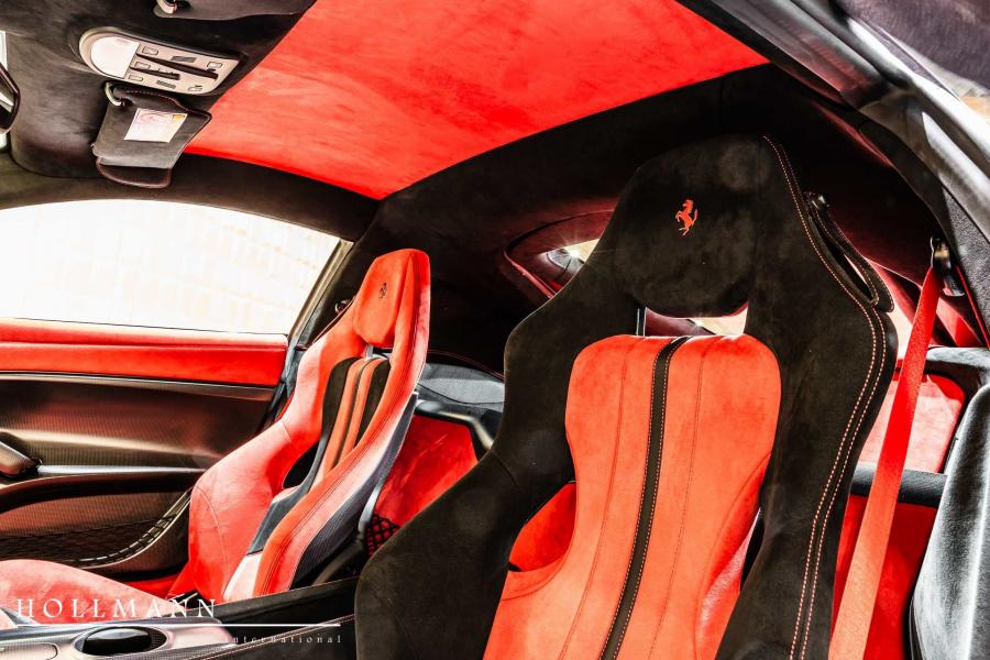 Интерьер Ferrari F12tdf 2015 года  (фото 26 из 28)